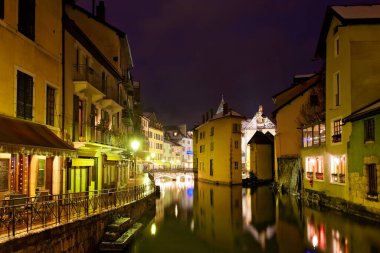 Annecy köyünün kışın panoramik manzarası, Fransız Alpleri, Fransa