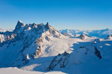 Montblanc Alanındaki Fransız Alpleri 'nin panoramik manzarası, Aiguille du Midi, Fransa