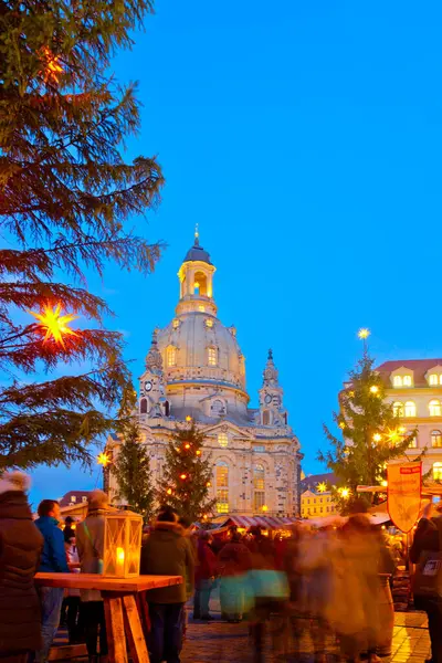 Dresden, Saksonya, Almanya 'daki Noel Pazarı' nın panoramik manzarası