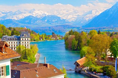 Thun City 'nin panoramik manzarası, Bernese Highlands, Swiss Alps, İsviçre