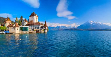 Oberhofen Kalesi, Thun Gölü, Bernese Highlands, İsviçre Alpleri, İsviçre