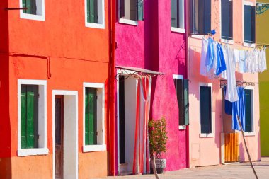 Venedik, İtalya yakınlarındaki Renkli Burano Adası 