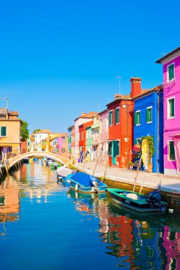 Venedik, İtalya yakınlarındaki Renkli Burano Adası 