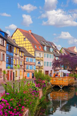 Colmar, Alsace, Fransa 'nın ortaçağ köyünün panoramik manzarası