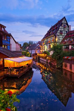 Colmar, Alsace, Fransa 'nın ortaçağ köyünün panoramik manzarası