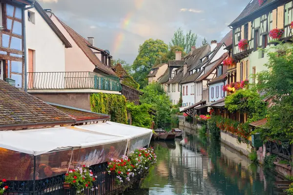 Colmar, Alsace, Fransa 'nın ortaçağ köyünün panoramik manzarası