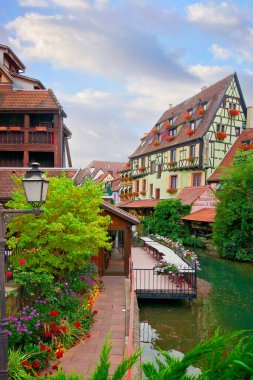 Fransa 'nın Ortaçağ kenti Colmar, Alsace üzerindeki panoramik manzara