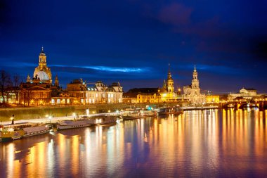 Almanya 'daki antik Dresden şehrinin panoramik görüntüsü