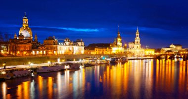 Almanya 'daki antik Dresden şehrinin panoramik görüntüsü