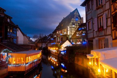 Resimli Köy Colmar Noel Zamanı, Alsace, Fransa 