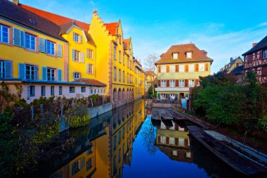 Colmar, Alsace, Fransa 'nın ortaçağ köyünün panoramik manzarası