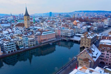 Kışın Zürih şehrinin panoramik manzarası, İsviçre Alpleri, İsviçre