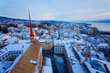 Kışın Zürih şehrinin panoramik manzarası, İsviçre Alpleri, İsviçre