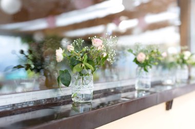 Düğün resepsiyonunda şenlikli bir masa