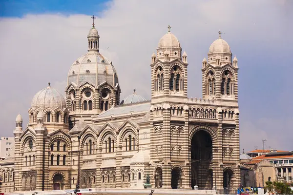 Fransa, Marsilya 'daki La Major Katedrali' nin panoramik manzarası
