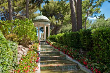 Villa ve Bahçe 'nin panoramik manzarası: Ethe de Rothschild, Cote d' Azur, French Riviera, Fransa