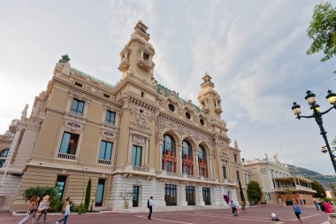 Monaco 'daki Monte Carlo Kumarhanesinin panoramik manzarası
