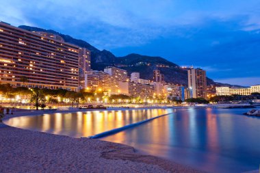 Monte Carlo 'nun gece panoramik manzarası, Monako