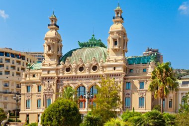 Monaco 'daki Monte Carlo Kumarhanesinin panoramik manzarası