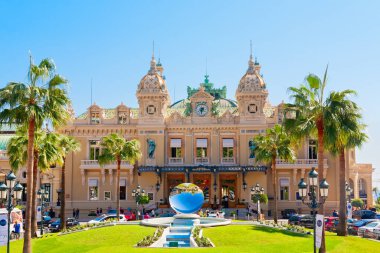 Monaco 'daki Monte Carlo Kumarhanesinin panoramik manzarası