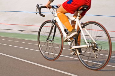 Genç motorsiklet yolu bulanıklaştı