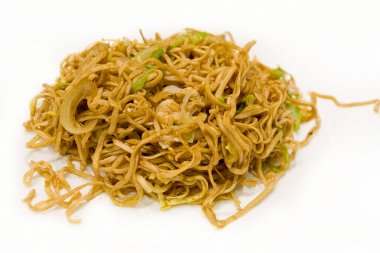 Beyaz tabakta sebzeli ev yapımı Çin porseleni.