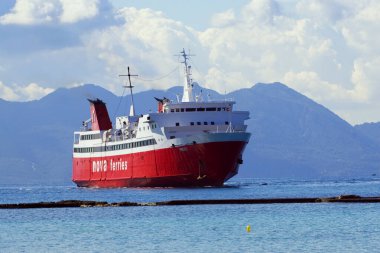 Aegina adasında yolcu gemisi
