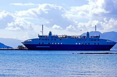 Aegina adasında yolcu gemisi