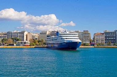 Atina 'daki limanda yolcu gemisi