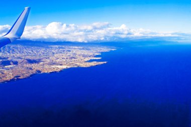 Uçakla Atlantik Okyanusu 'ndaki Tenerife adasına uçacağız.