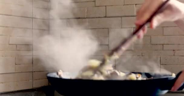 Vařit Domácí Večeři Zeleninou Houbami Pánvi Dieta — Stock video