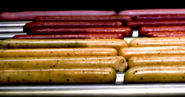 Worstjes Worstjes Voor Hotdogs Koken Bij Een Tankstation Horizontaal — Stockvideo