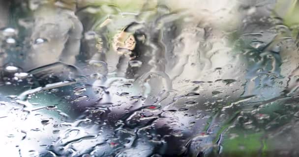 Fundo Desfocado Abstrato Vidro Molhado Sobre Qual Está Chovendo Horizontal — Vídeo de Stock