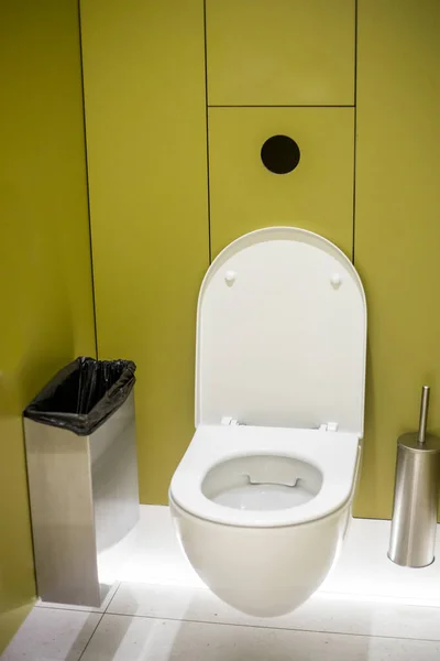 Toaleta Obchoďáku Olivovými Stěnami Podpora Ekologie — Stock fotografie
