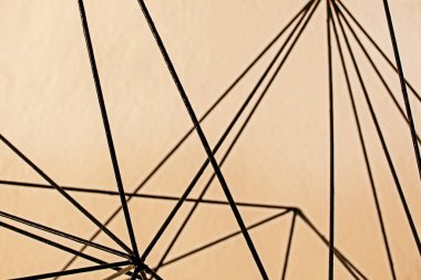 İnce metal yapılardan oluşan soyut ışık arkaplanı