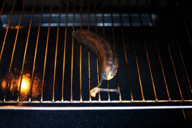 Elektrikli fırında muz pişir.