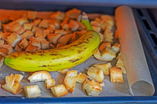 bake banana crackers with banana. Fitness and healthy eating