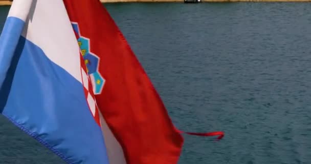Bandera Croata Ondea Barco Viajar Por Croacia — Vídeos de Stock