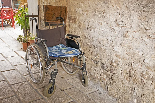 stroller for mobility for people with special needs. Orthritis and cerebral palsy. caring for the elderly