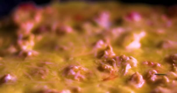 Posypać Koperkiem Ziołami Omlet Pomidorami Kawałkami Kurczaka Patelni Prawidłowe Odżywianie — Wideo stockowe