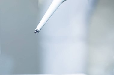 Diş bakımı makinesi eklentisi. Dişlerin tedavisi ve restorasyonu