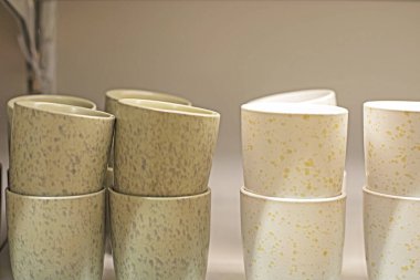 Dekoratif seramik bardaklar. Şık envanter