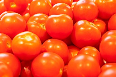 Taze pembe domateslerin arka planı. Vitaminler ve tarım