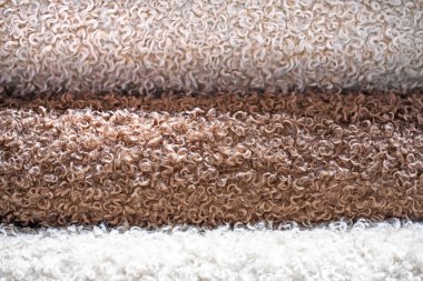 İç kısımda üç renkten oluşan kabarık tekstil arkaplanı