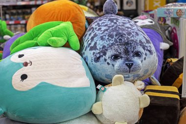 Şirin, yumuşak oyuncaklar, deniz aslanı ve diğerleri.