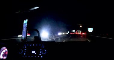 Dolunayda gece otoprachcha 'sı. Avrupa 'dan Seyahat