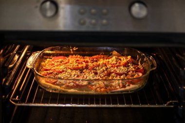 İki kat peynirli margarita pizzası.