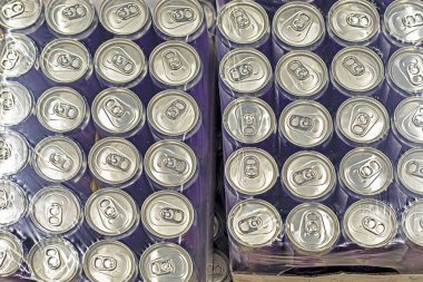 Alüminyum tetra paketlerinde paketlenmiş içecekler, bira ve enerji içecekleri.