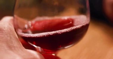 Bardakta sıcak meyve çayı..