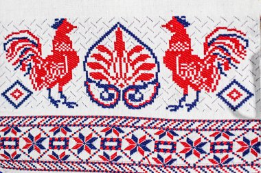 Merkezi Ukrayna kuşlarıyla geleneksel işlemeli desen. Gelenekler ve adetler